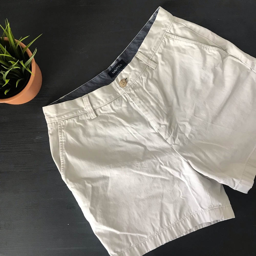 Nautica Men’s 6” Light Khaki Shorts 32W
